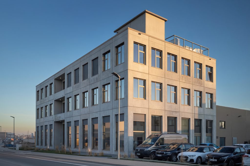 image001 scaled 1 2048x1365 gigapixel